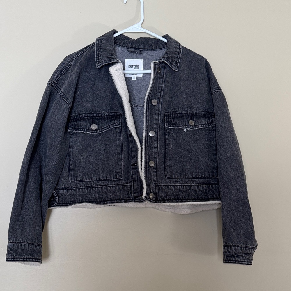 Kenzie Black Washed Cropped Denim Jacket with Cream Sherpa Hem